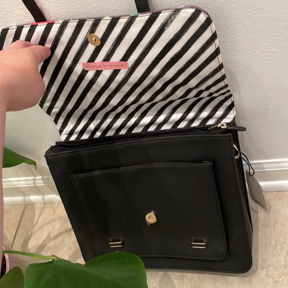 •HOUSE OF DISASTER• NWT // original embroidered and hand painted crossbody purse - Picture 6 of 15